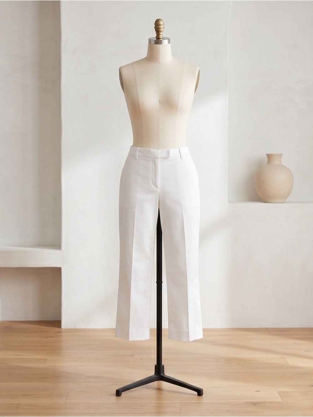 Liz Claiborne Sloane Women’s White Capri Pants Size 10 Petite Classic Cropped